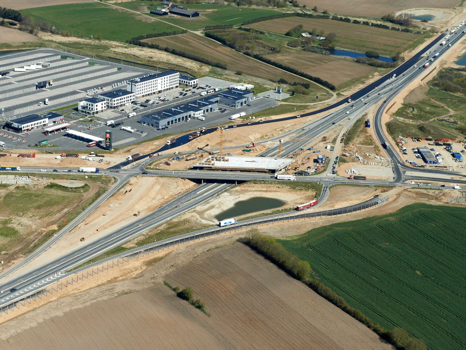 Motorvej E45 spærres mellem Hedensted og Horsens C fra lørdag klokken 15:00 til søndag klokken 09:00. Foto: Aerodan/Vejdirektoratet